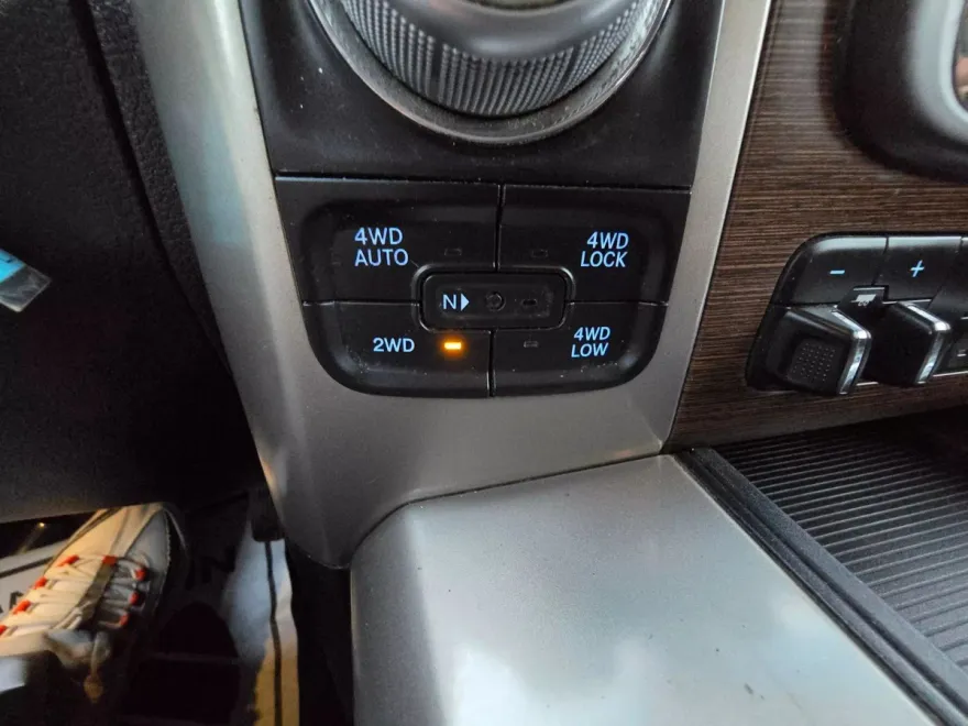 2014 Ram 1500 Laramie photo 12