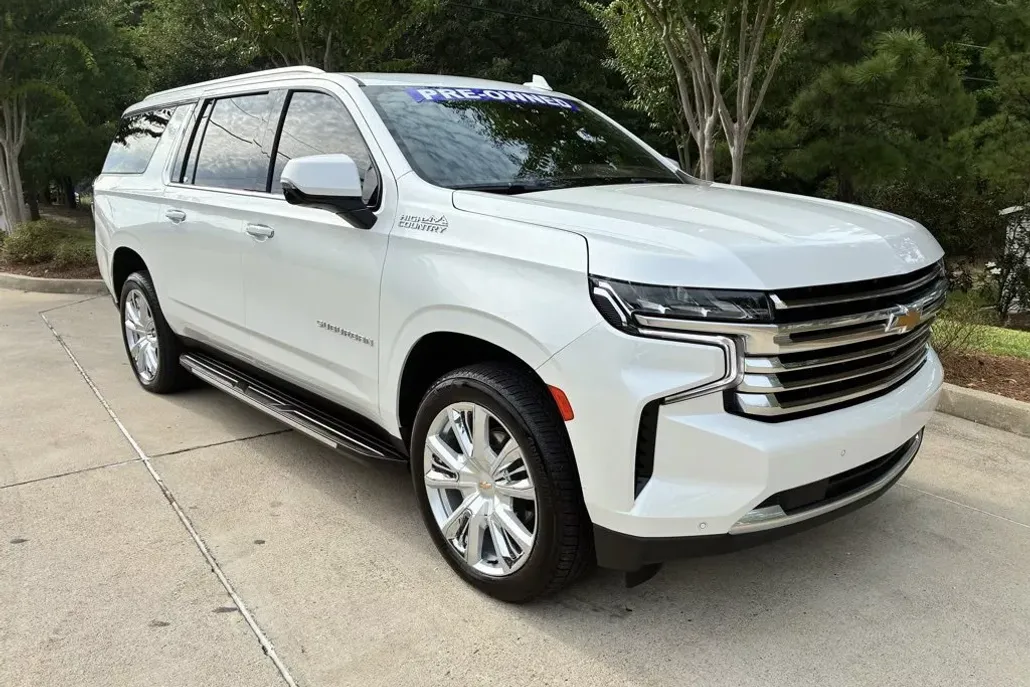 2023 Chevrolet Suburban High Country photo 1