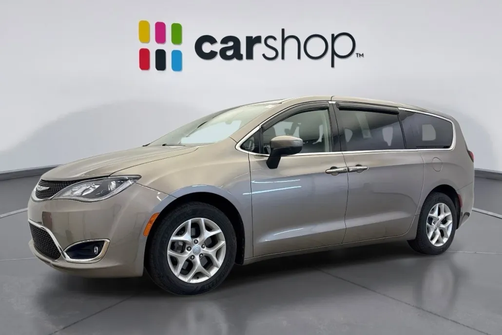 2017 Chrysler Pacifica Touring Plus photo 1