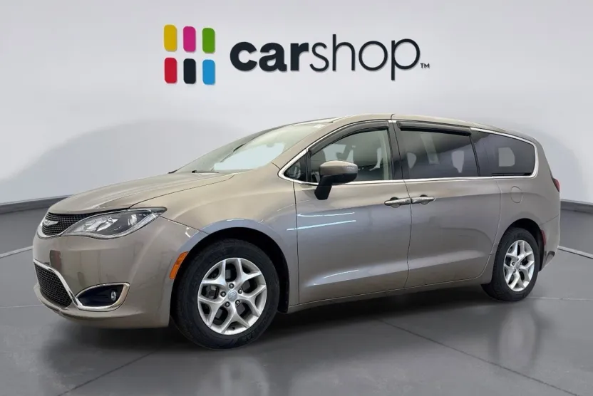 2017 Chrysler Pacifica Touring Plus photo 1