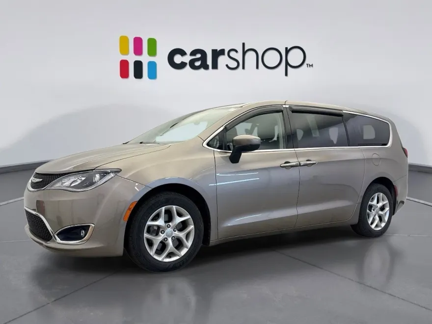 2017 Chrysler Pacifica Touring Plus photo 1