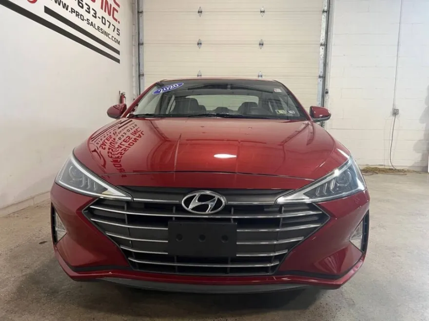 2020 Hyundai Elantra SEL photo 2