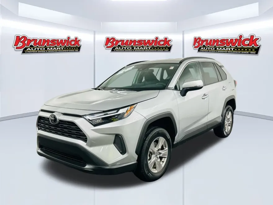 2022 Toyota RAV4 XLE photo 1