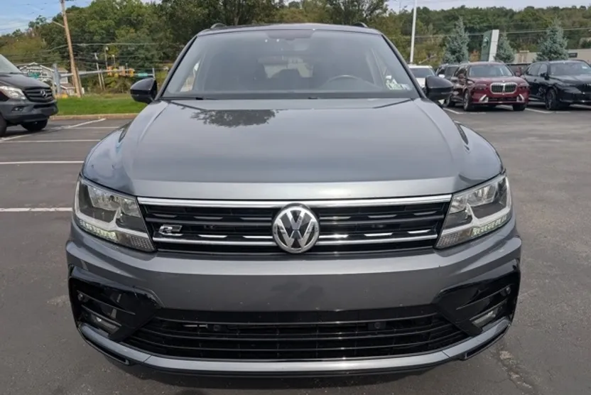2020 Volkswagen Tiguan SE R-Line Black photo 1