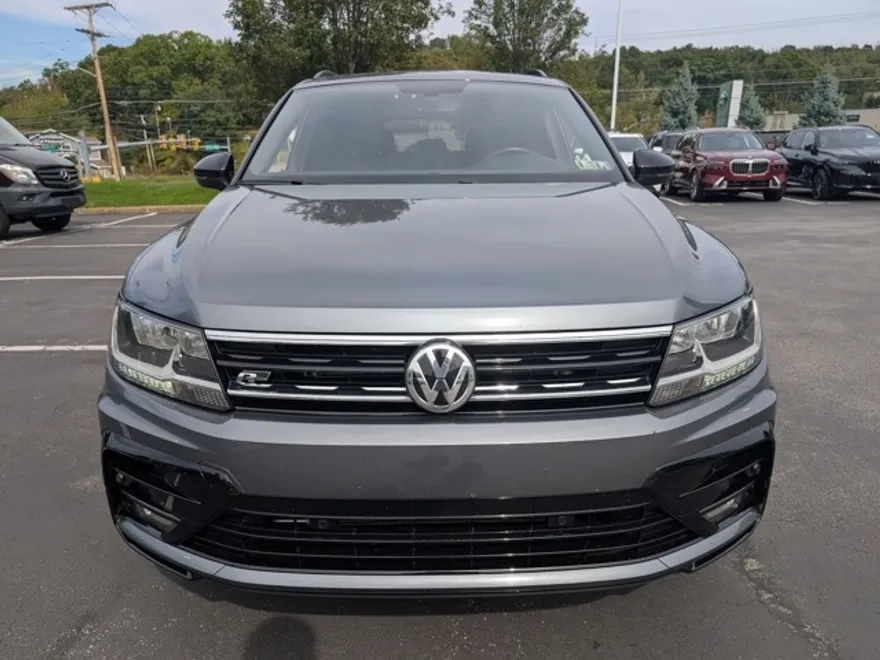 2020 Volkswagen Tiguan SE R-Line Black photo 1