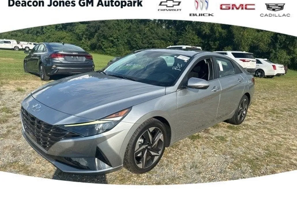2022 Hyundai Elantra SEL photo 1