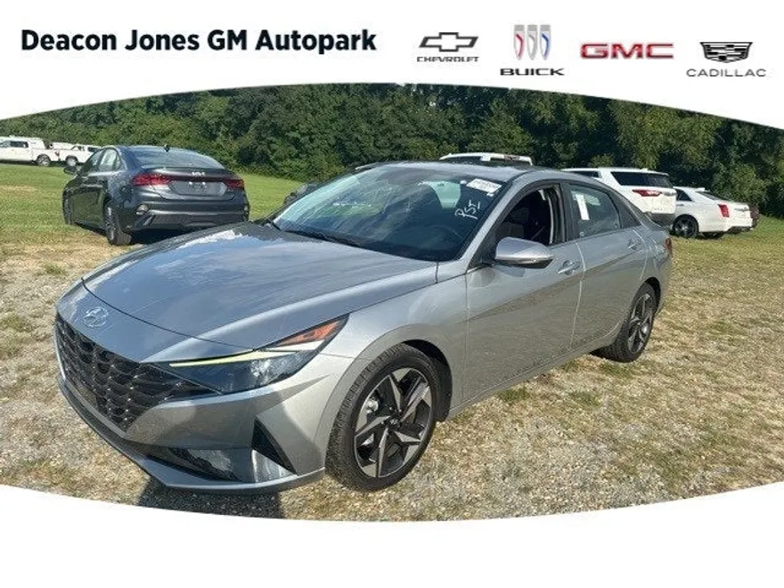 2022 Hyundai Elantra SEL photo 1