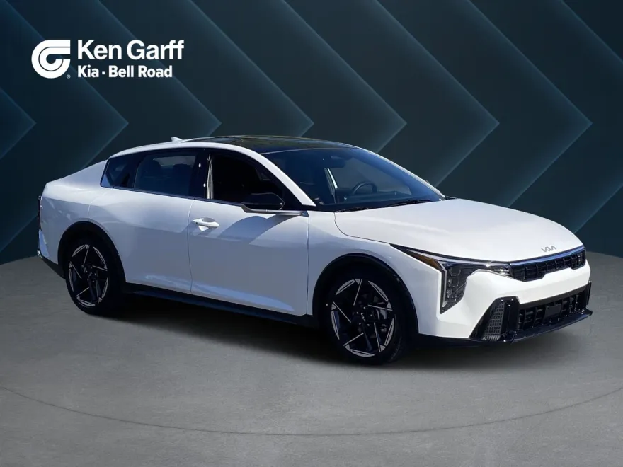 2025 Kia K4 GT-Line photo 1