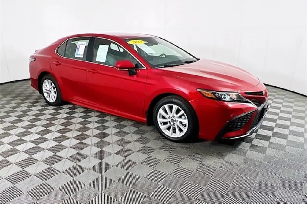 2022 Toyota Camry SE photo 1