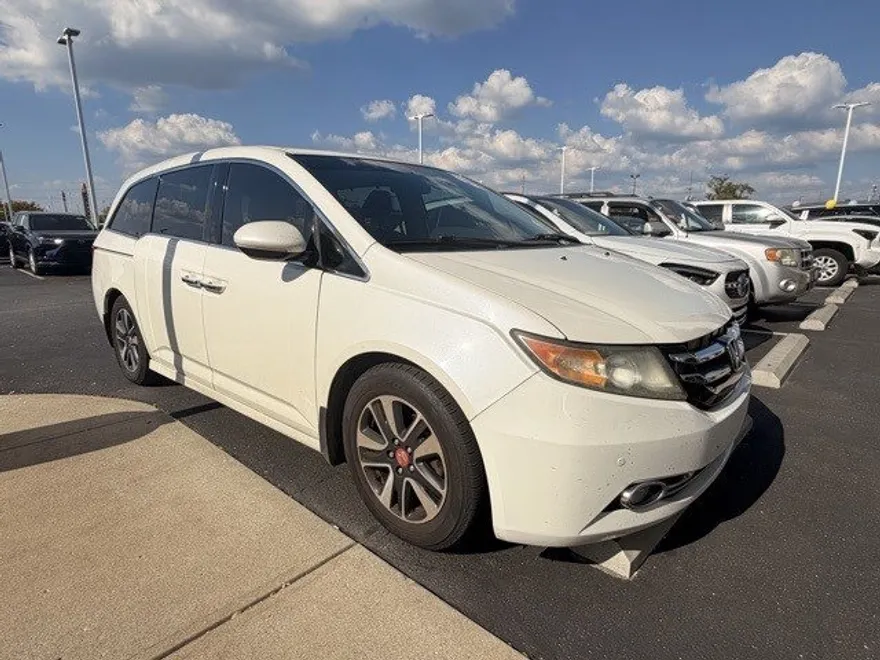 2016 Honda Odyssey Touring Elite photo 1