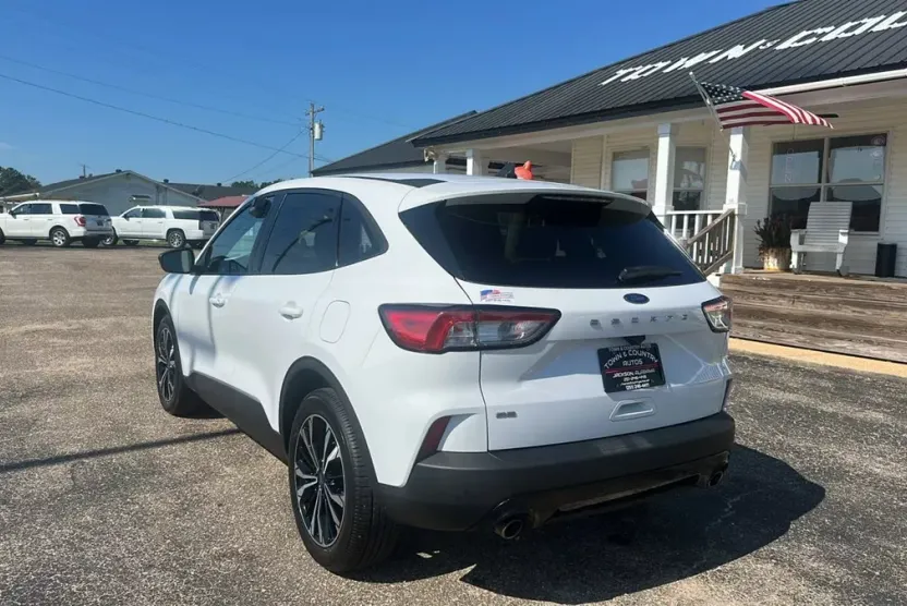 2022 Ford Escape SE photo 1
