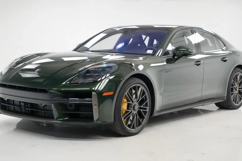 2025 Porsche Panamera E-Hybrid Turbo photo 1