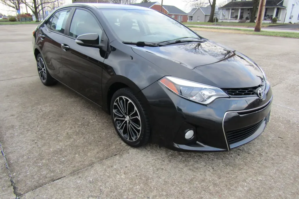2015 Toyota Corolla photo 1