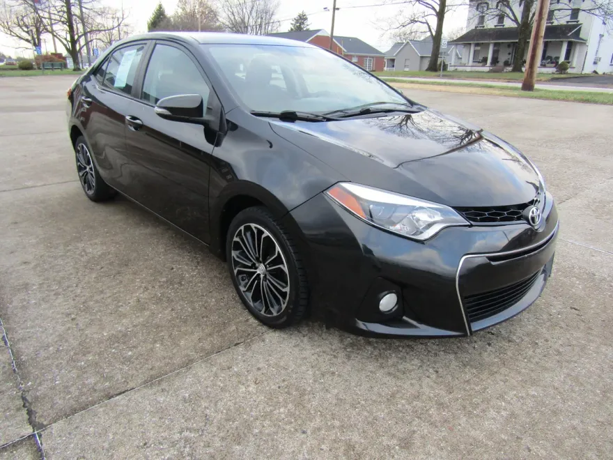2015 Toyota Corolla photo 1