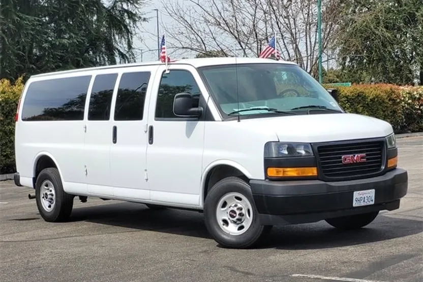 2023 Gmc Savana Passenger 3500 LS photo 1