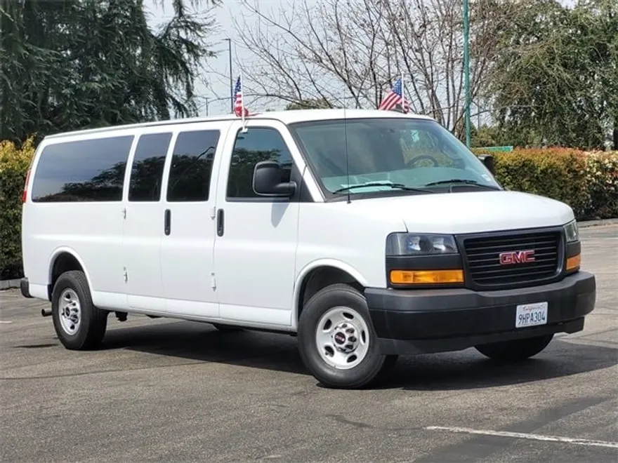 2023 Gmc Savana Passenger 3500 LS photo 1