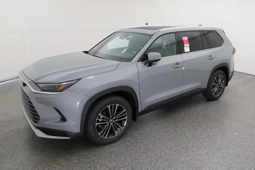 2026 Toyota Highlander Hybrid Platinum photo 1