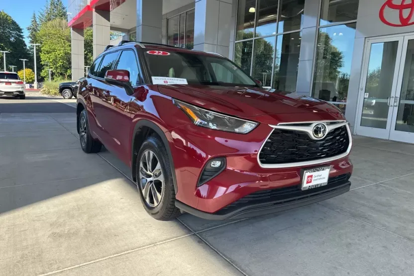 2022 Toyota Highlander XLE photo 1