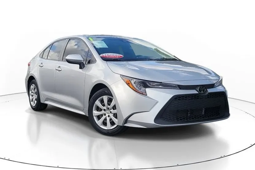 2021 Toyota Corolla LE photo 1
