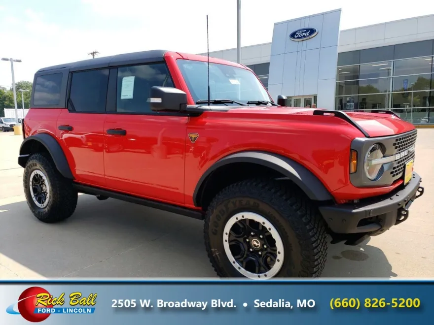 2024 Ford Bronco Badlands photo 1