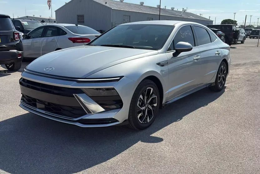 2025 Hyundai Sonata SEL photo 1
