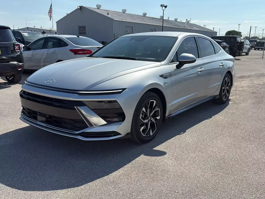 2025 Hyundai Sonata SEL photo 1