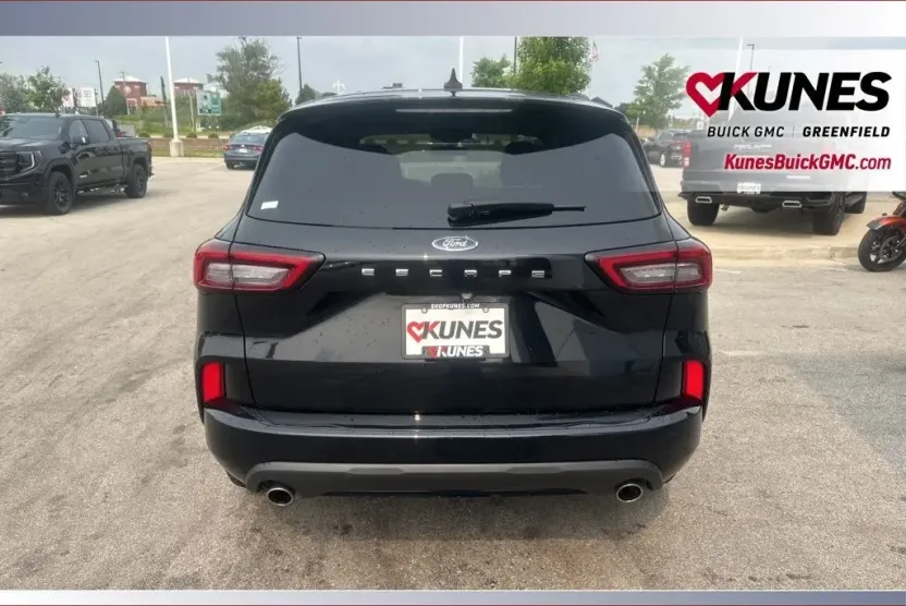 2024 Ford Escape ST-Line photo 1