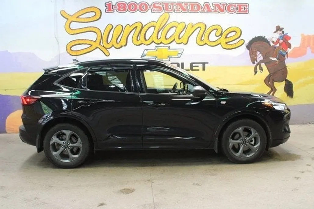 2023 Ford Escape ST-Line photo 1
