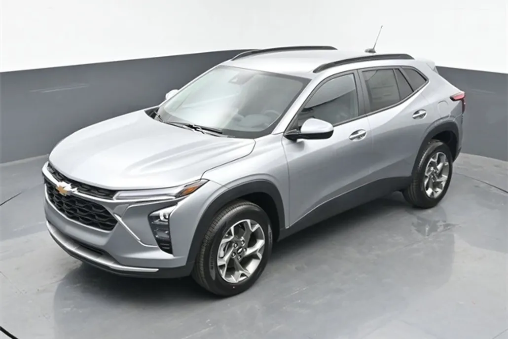 2025 Chevrolet Trax LT photo 1