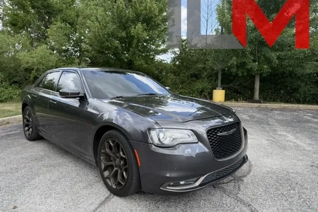 2016 Chrysler 300 S photo 1