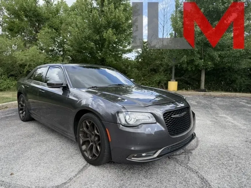 2016 Chrysler 300 S photo 1