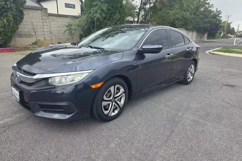 2017 Honda Civic LX photo 1