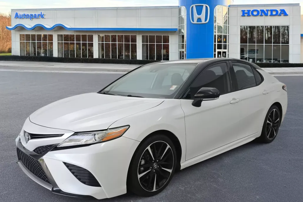 2019 Toyota Camry XSE V6 photo 1