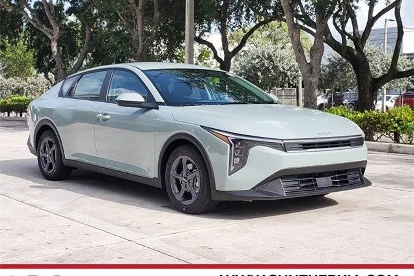 2025 Kia K4 LXS photo 1