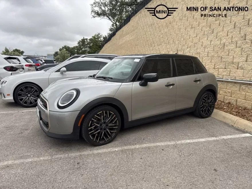 2025 Mini Cooper Signature photo 1