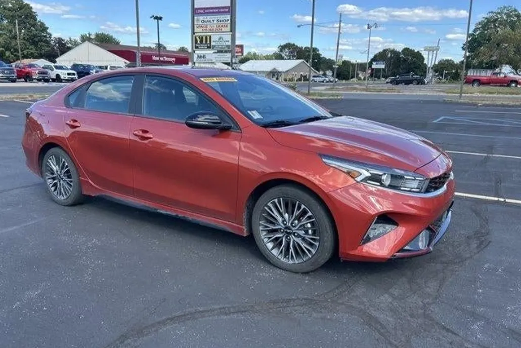 2023 Kia Forte GT-Line photo 1