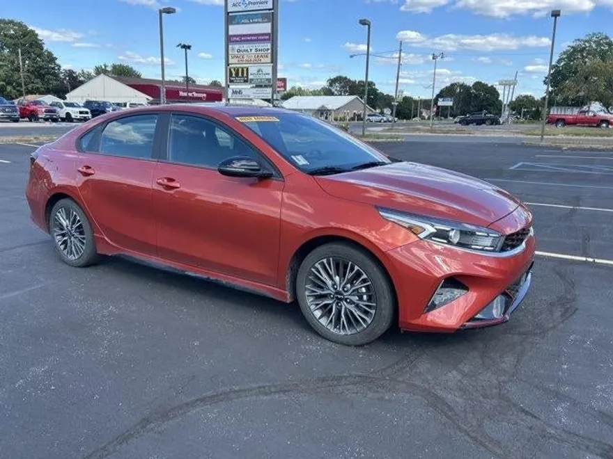 2023 Kia Forte GT-Line photo 1