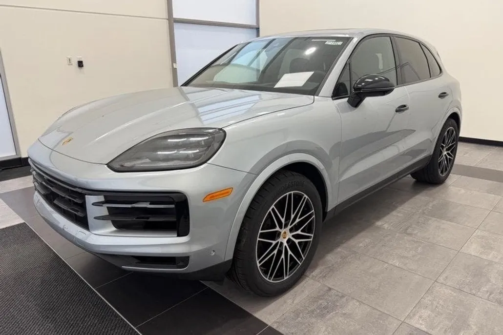 2024 Porsche Cayenne Base photo 1