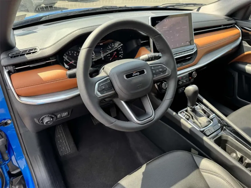2024 Jeep Compass Limited photo 1