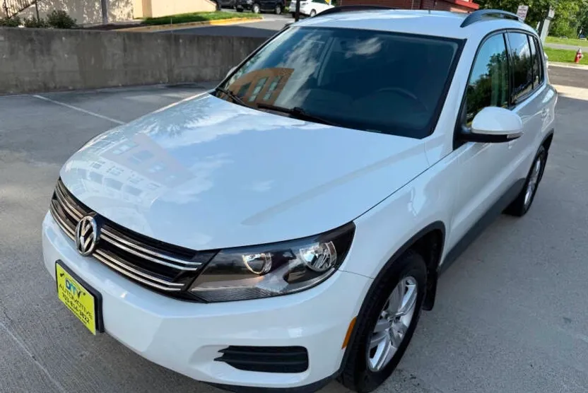 2015 Volkswagen Tiguan S photo 1