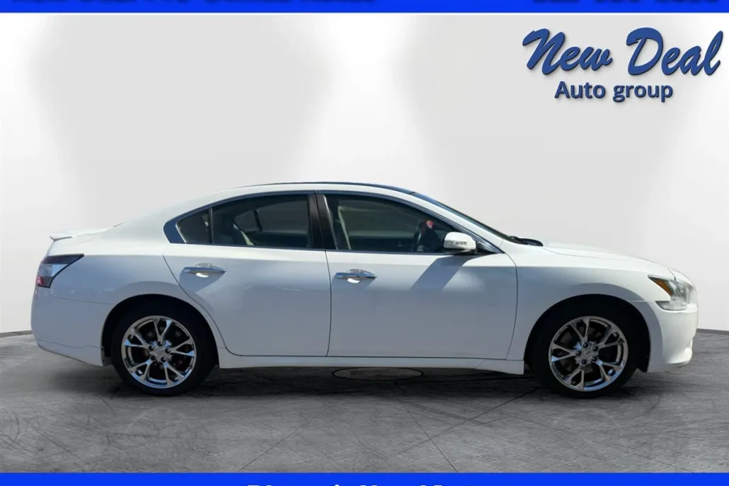 2012 Nissan Maxima SV photo 1