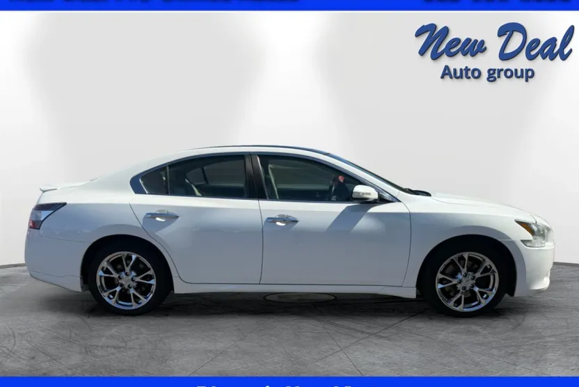 2012 Nissan Maxima SV photo 1