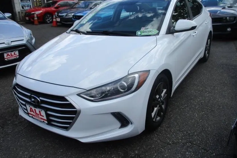 2017 Hyundai Elantra SE photo 1