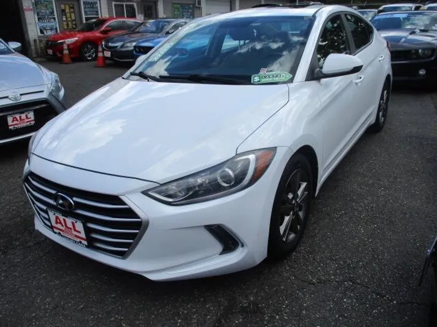 2017 Hyundai Elantra SE photo 1