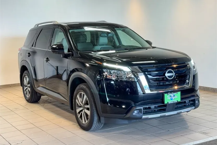 2022 Nissan Pathfinder SL photo 1