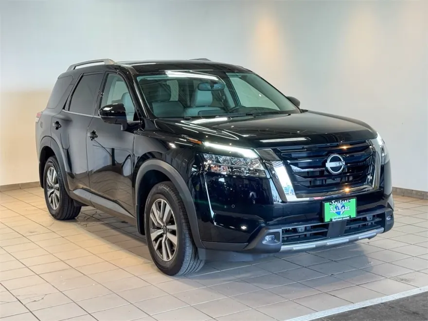 2022 Nissan Pathfinder SL photo 1