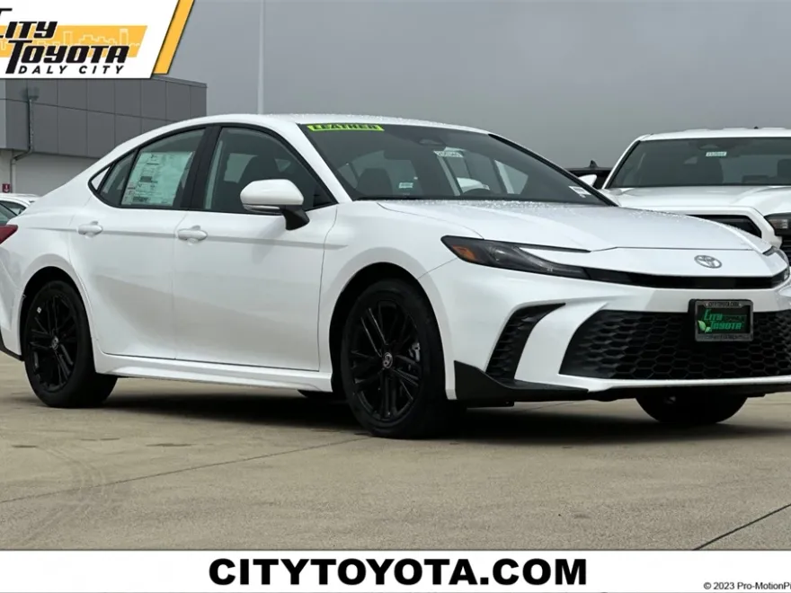 2025 Toyota Camry SE photo 1