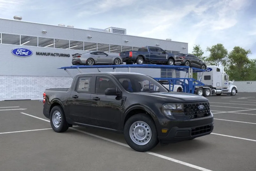 2025 Ford Maverick XL photo 1
