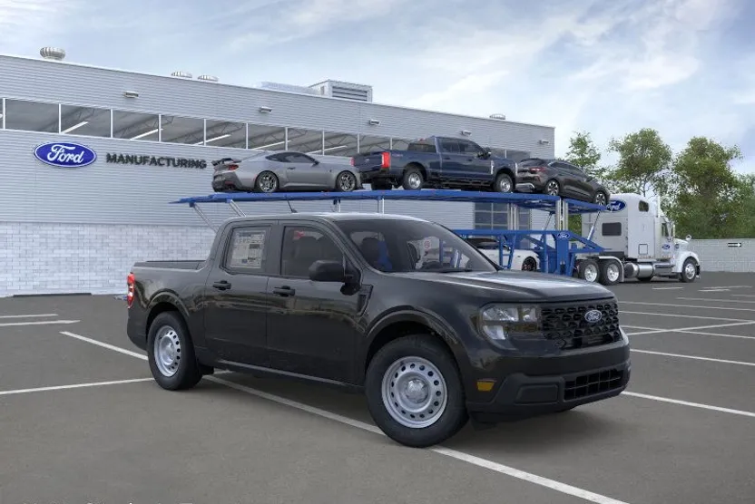 2025 Ford Maverick XL photo 1