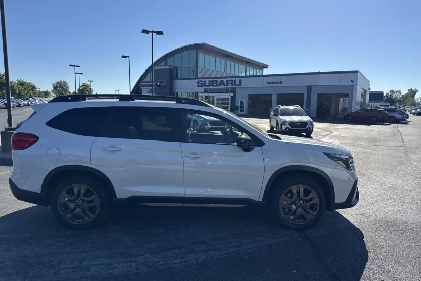 2025 Subaru Ascent Limited photo 1